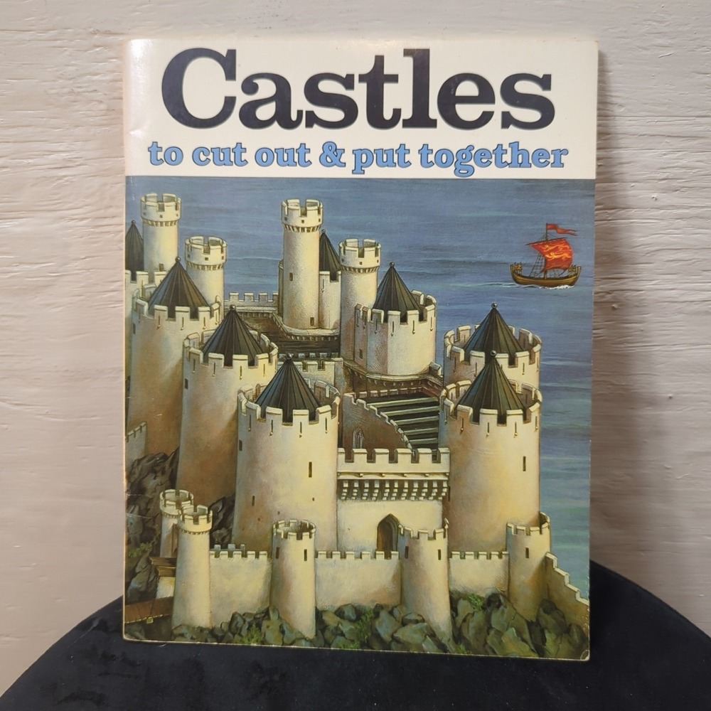 Castles to Cut Out and‎ Put Together - Paperback By J K Anderson - GOOD NEW